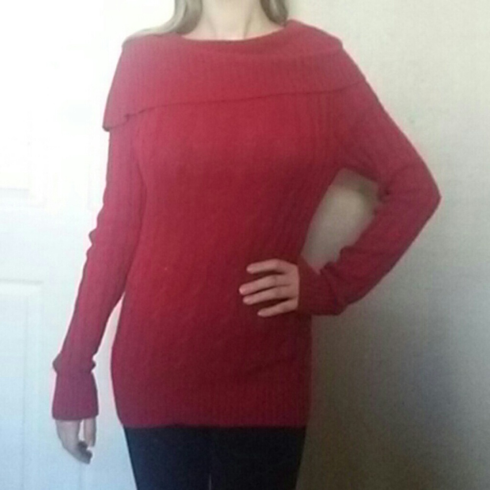 Pretty red sweater Perfect christmas wear